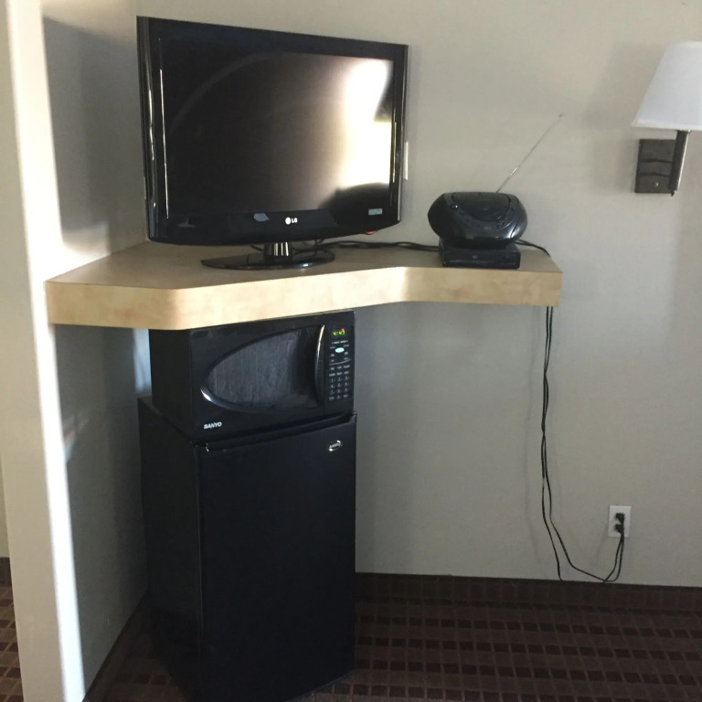 Camelot Inn & Suites Veterans Memorial NW Houston
