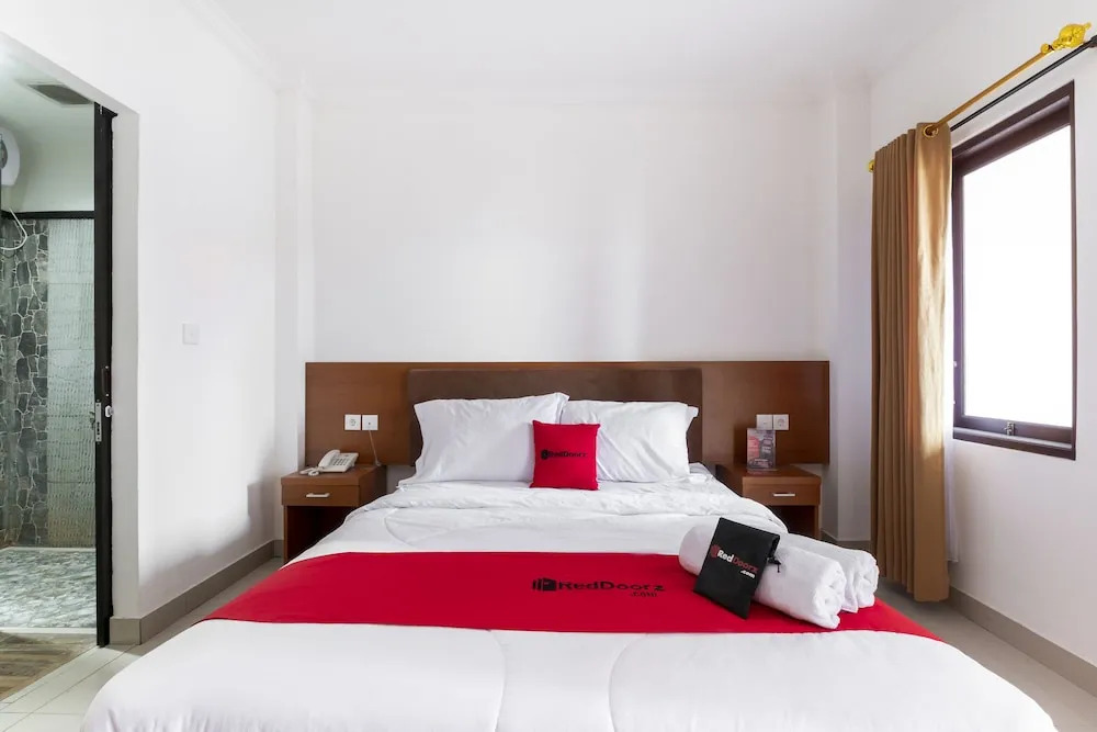 RedDoorz near Art Centre Bali