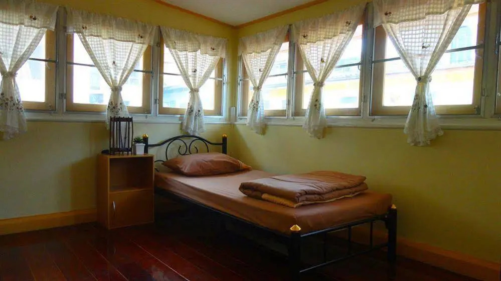 Baan Sathorn Backpacker Hostel