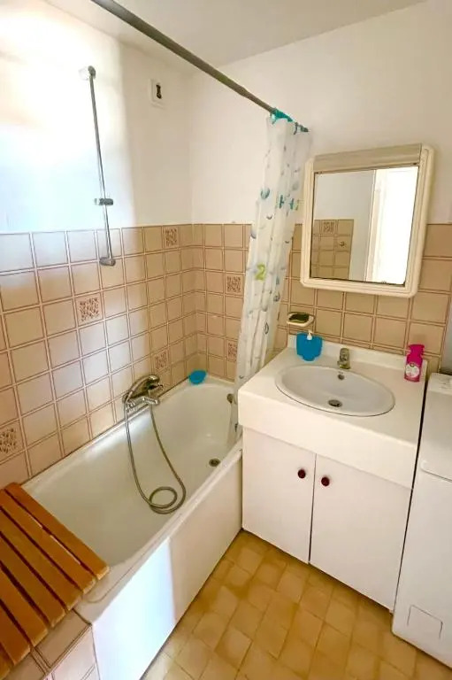 Bright studio with BALCONY 400m from the BEACH