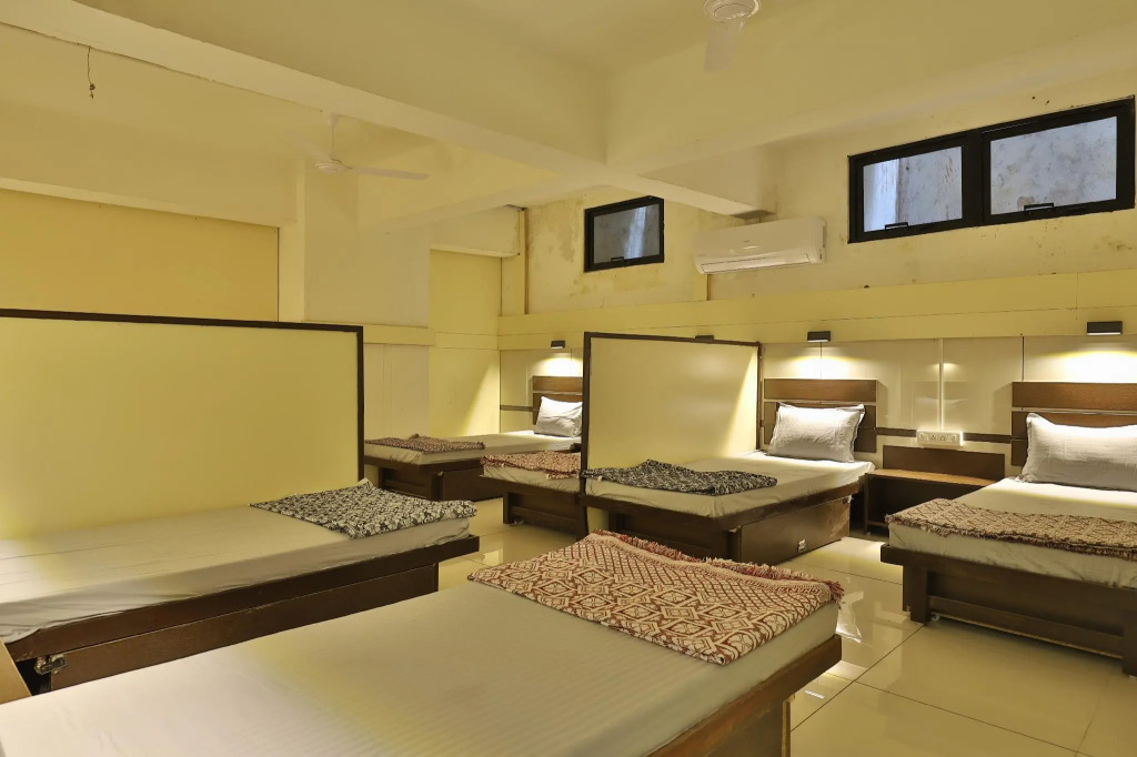 night-halt dormitory