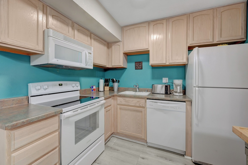 STS 1160 On Strip Sleeps 16 No Resort Fee