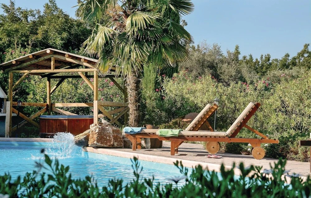 Amazing Home in Laatchi With 3 Bedrooms, Outdoor Swimming Pool and Swimming Pool