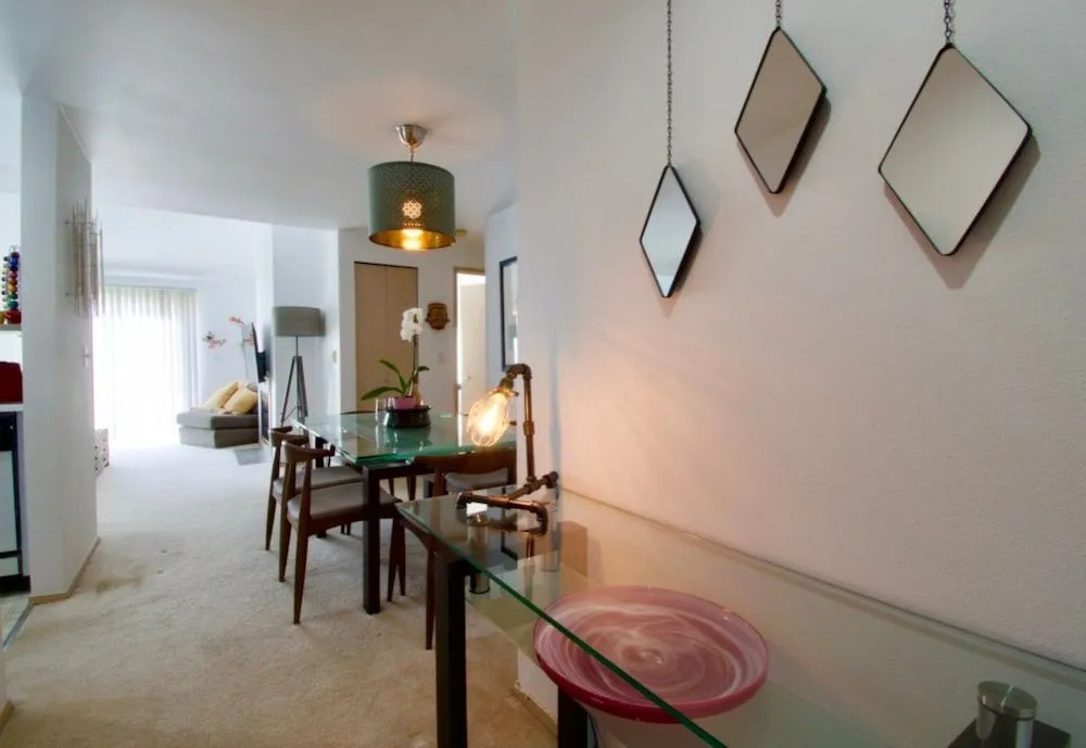 Heart of Ballard Stylish Airy Penthhouse