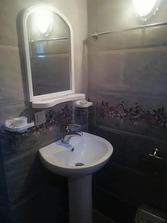 Nikoloz Guesthouse