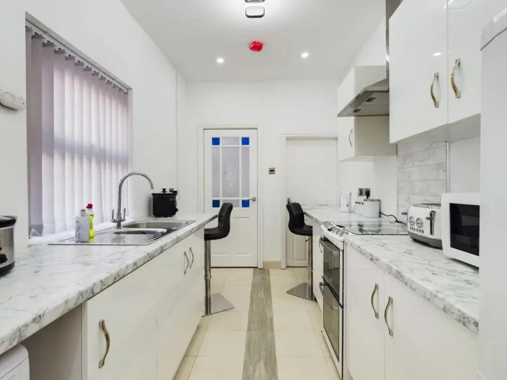 Stunning 4-bed House Fully Refurbished Modern