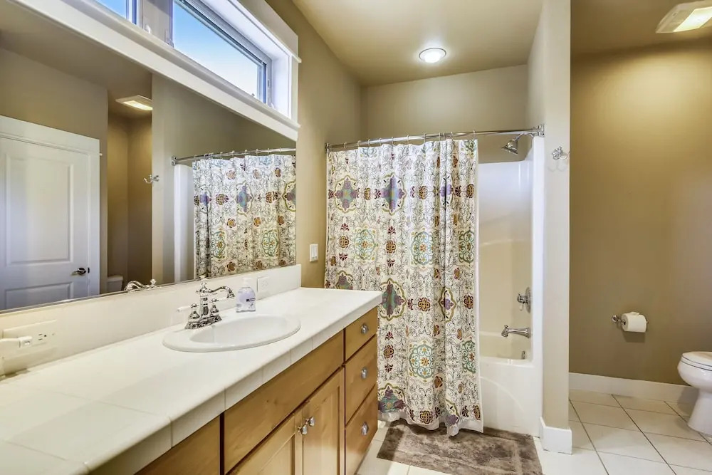 Big Canyon Home with Pool, Hot Tub, and Deschutes River Trail Access by RedAwning