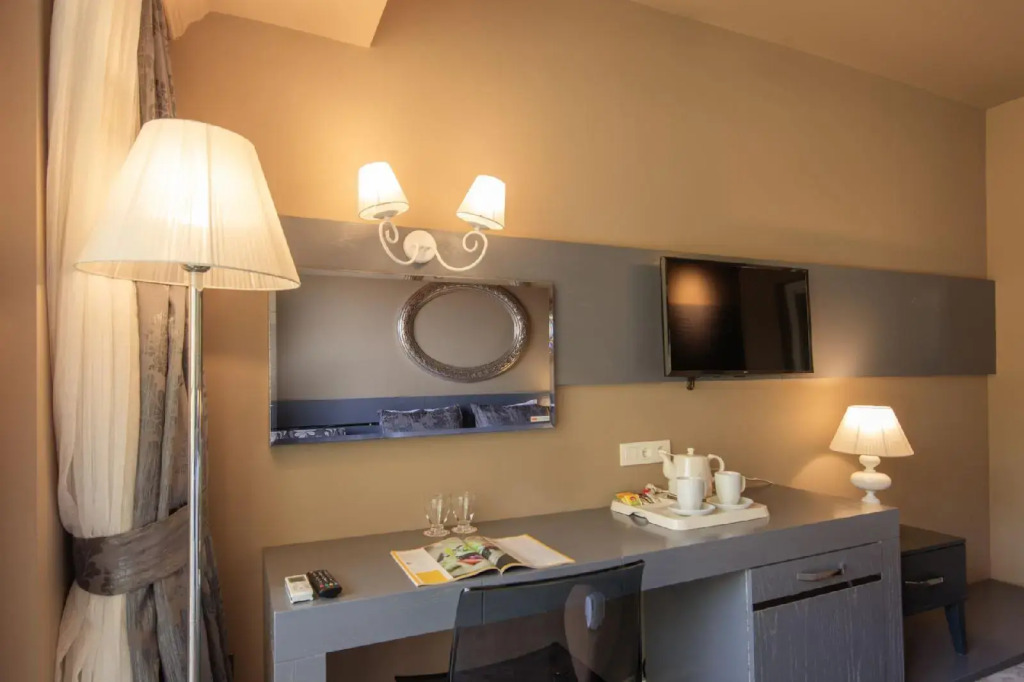 Morina Deluxe Hotel