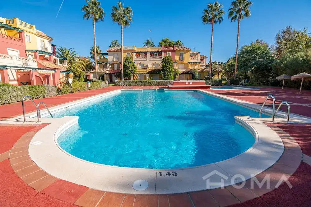 Family Poolside Apartment