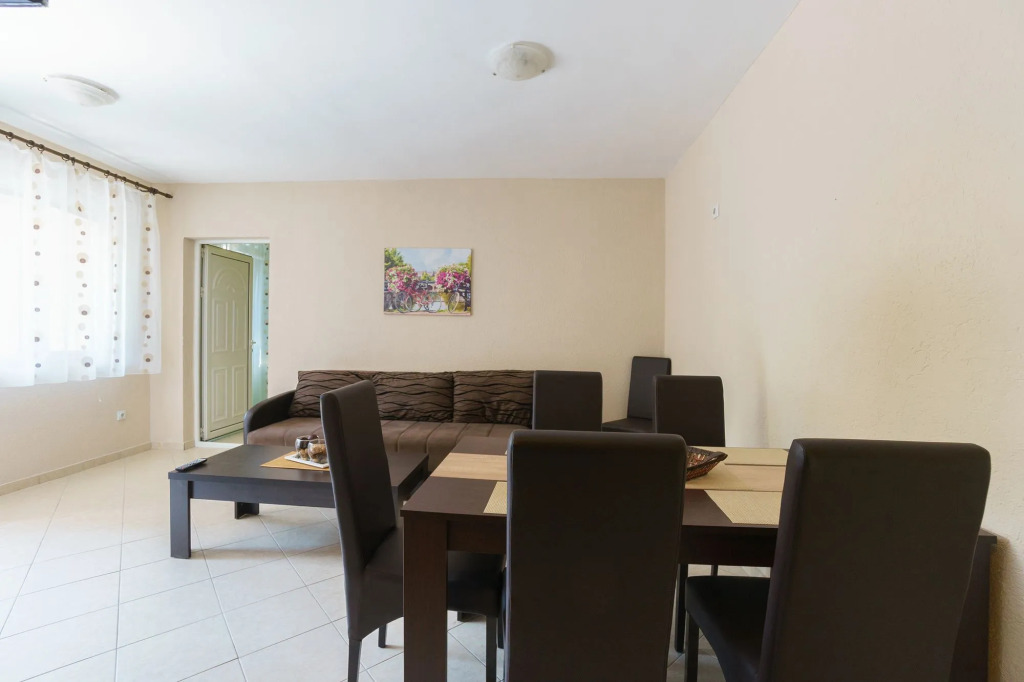 Apartments Lora
