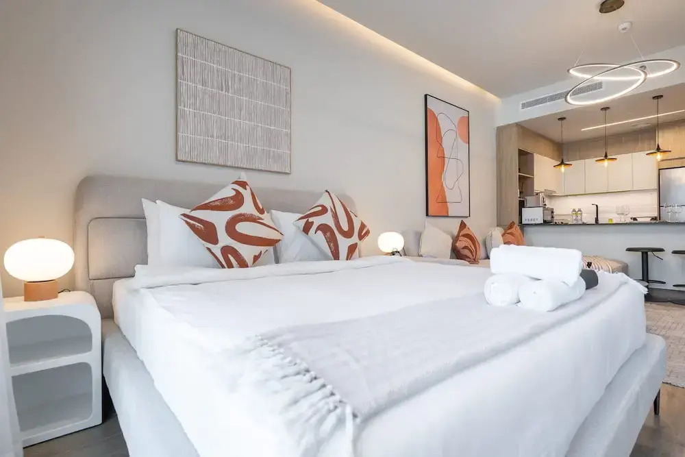 Peaceful Studio Flat That Sleeps 2 in Jumeirah Village Circle