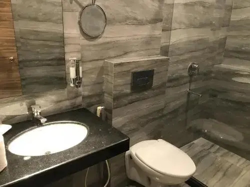Emerald Suites