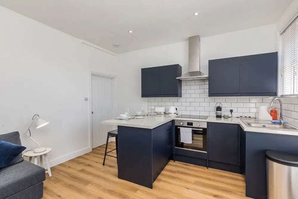 Hazelgrove Apartment | By Huluki Sussex Stays