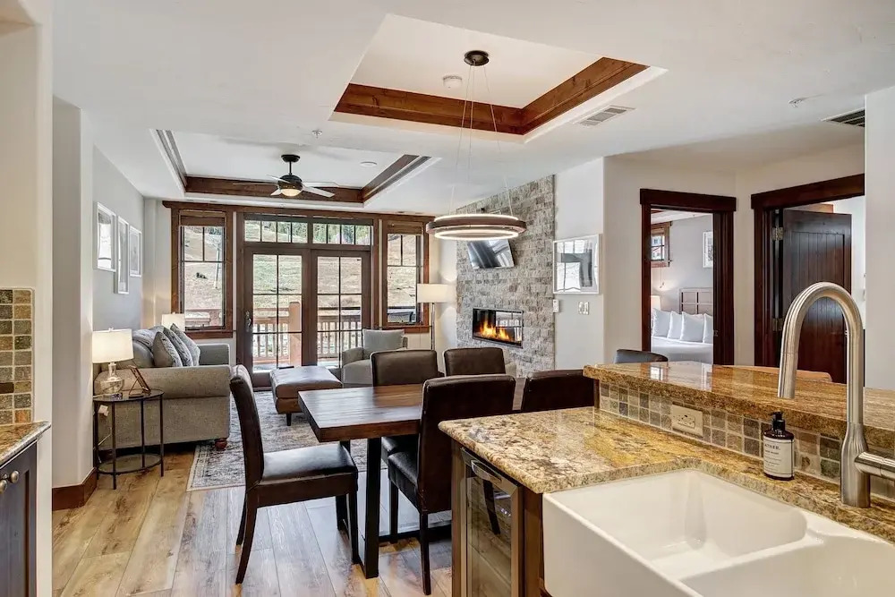 Luxury 2 Bedroom Condo with Mountain View 2 Condo