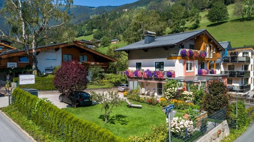 Schwaiger Appartements with Summer Card