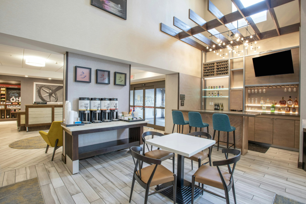 Hampton Inn & Suites Cincinnati / Uptown - University Area