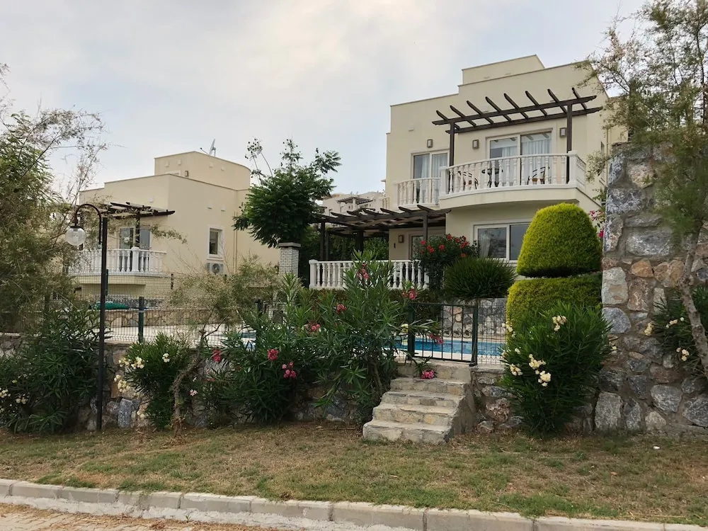 Apartment 3 Bedroom Lake View 7 by Likya Global
