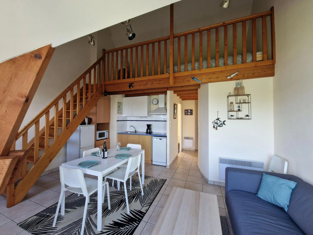 Bright 2 bedroom apartment with balcony with direct beach access, Mesquer