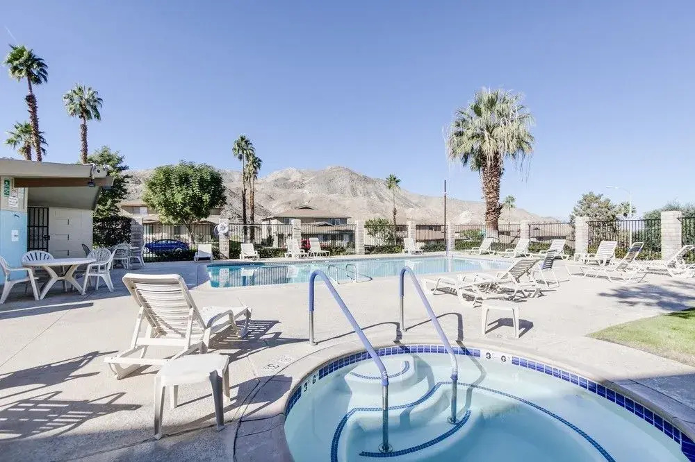 2BR Fabulous Palm Desert Condo by RedAwning