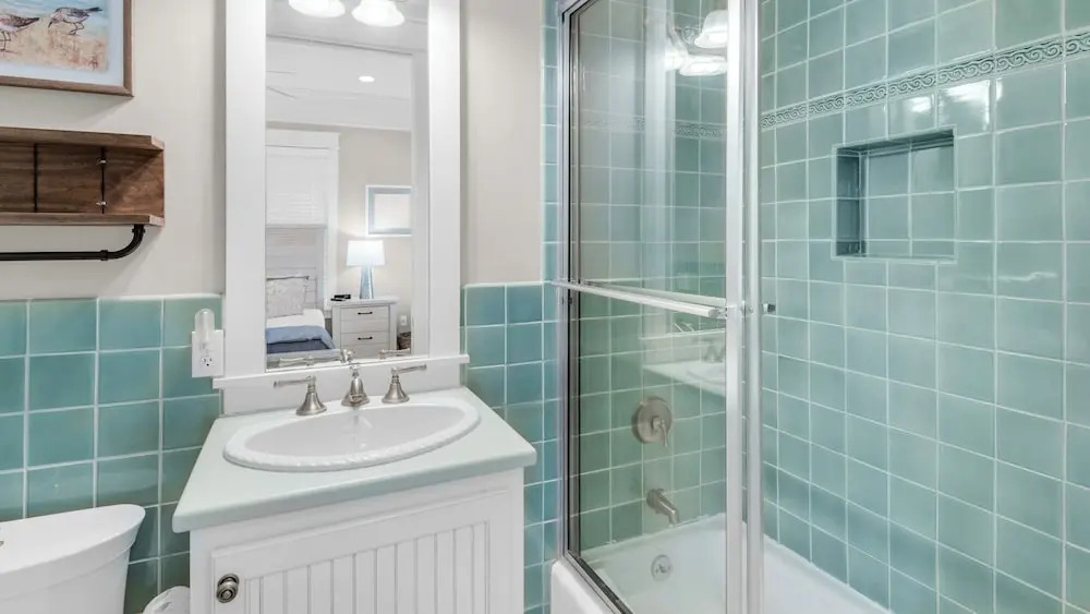 Private Splash Pool + Carriage House, 1 House to Beach w/ Beach Chair Setup!