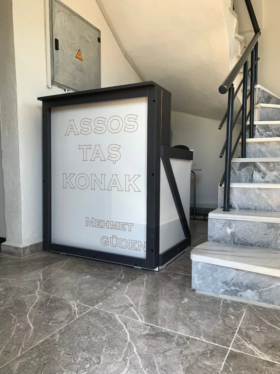Assos taş konak