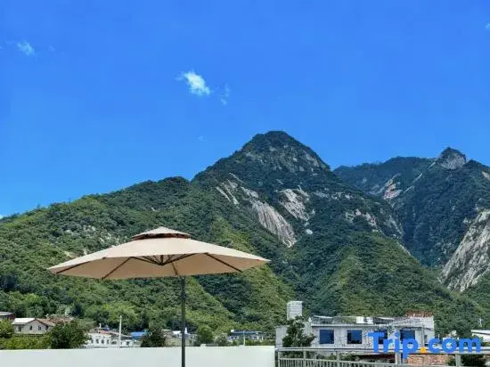 Huashan·Songmeng Fulan Mountain·Yishan Xiaozhu Meisu (Huashan Scenic Area Tourist Center Branch)
