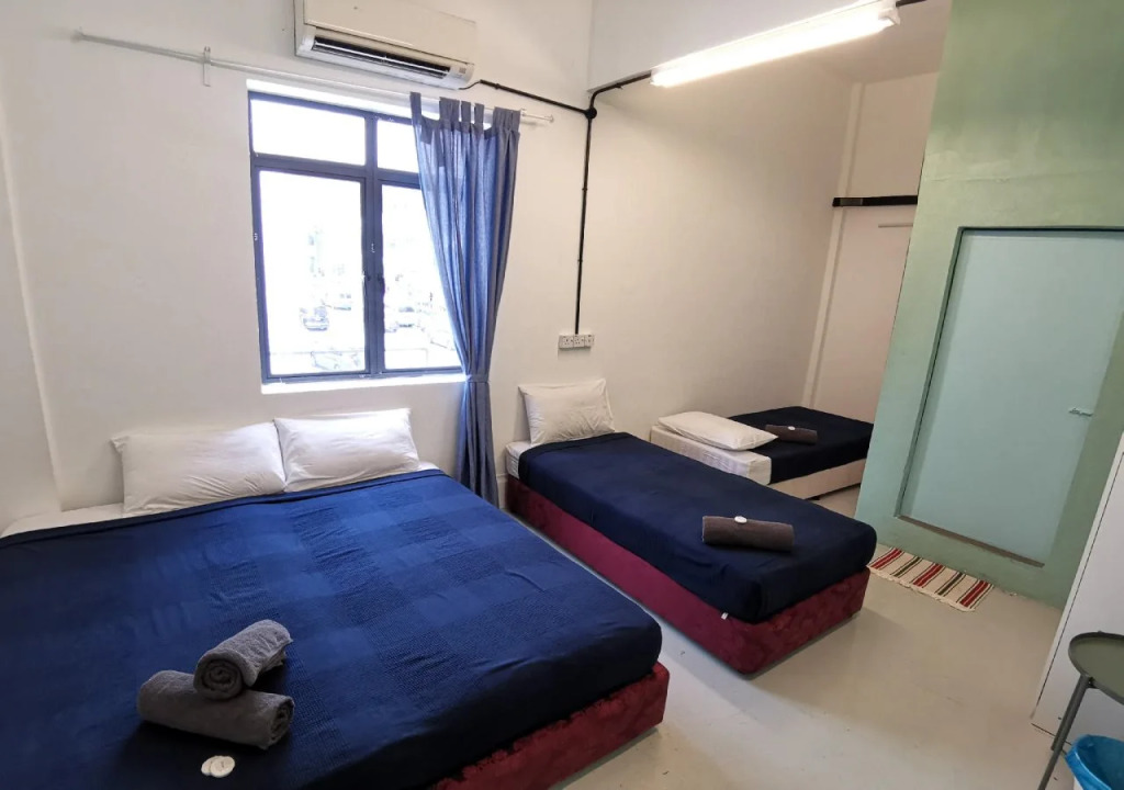 Hawk Hotel & Hostel