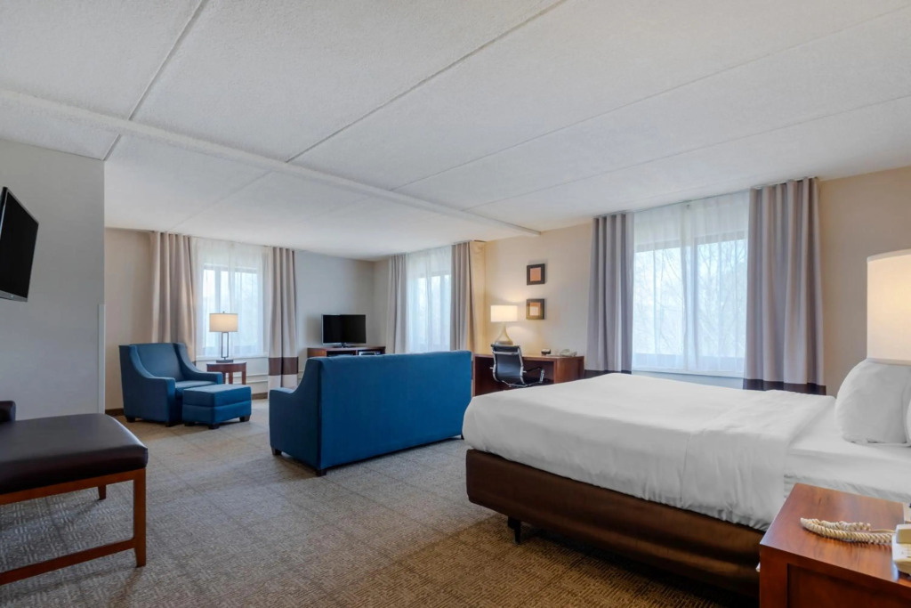 Comfort Inn The Pointe