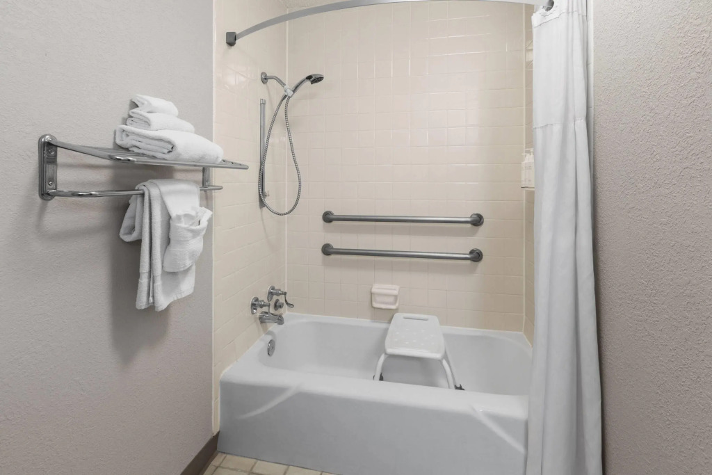 Days Inn by Wyndham Cambridge
