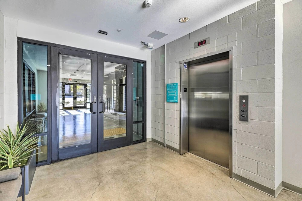 Modern Irvine Condo w/ Pool - 7 Mi to Beach!