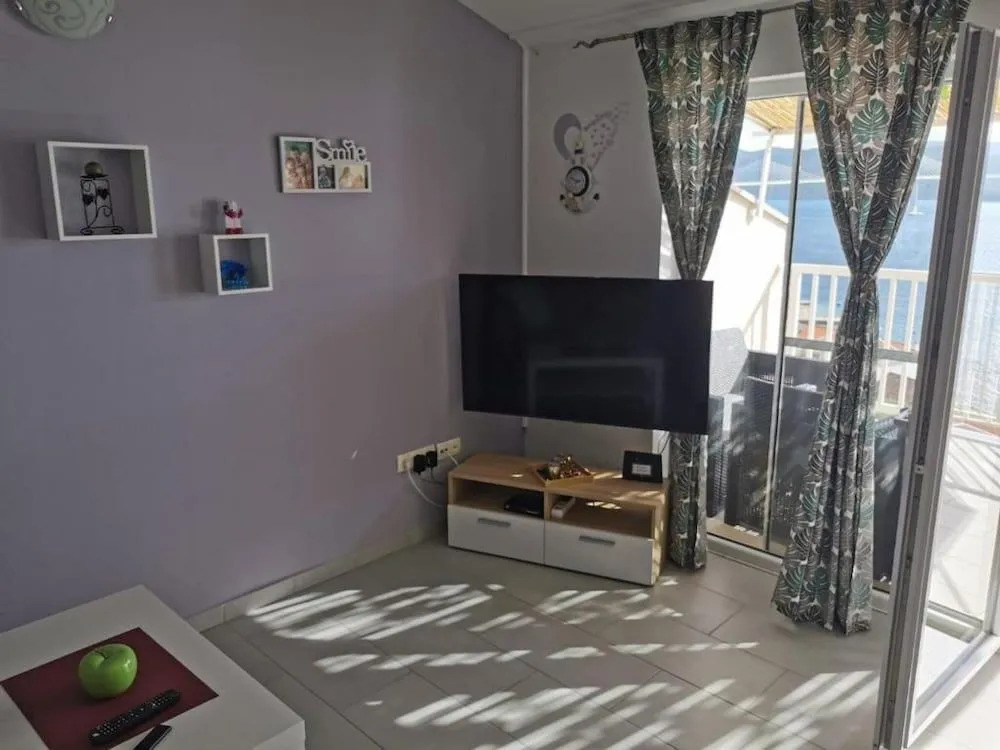 Apartment Sutalo with Hot Tub