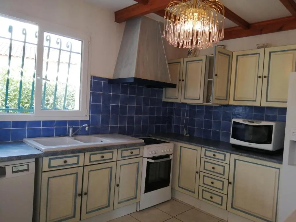 BELLE VILLA, 5 CHAMBRES à 5 min, en voiture, de CARCASSONNE
