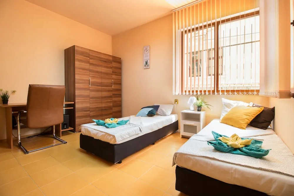 FM Luxury 2-BDR Apartment - Rocky House