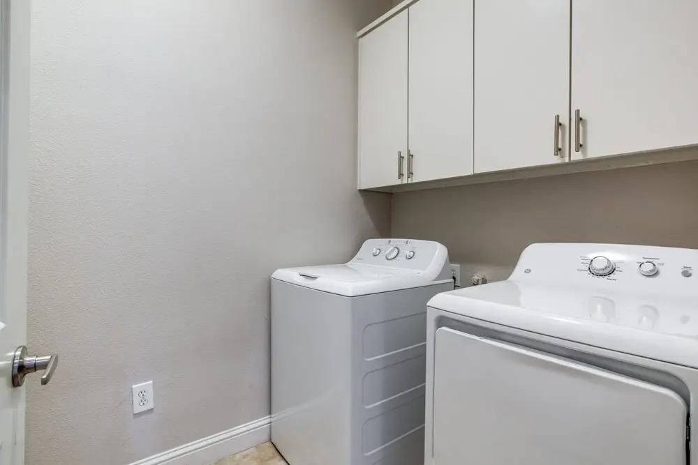 2 Huge Townhouses in Oak Lawn PERFECT for groups