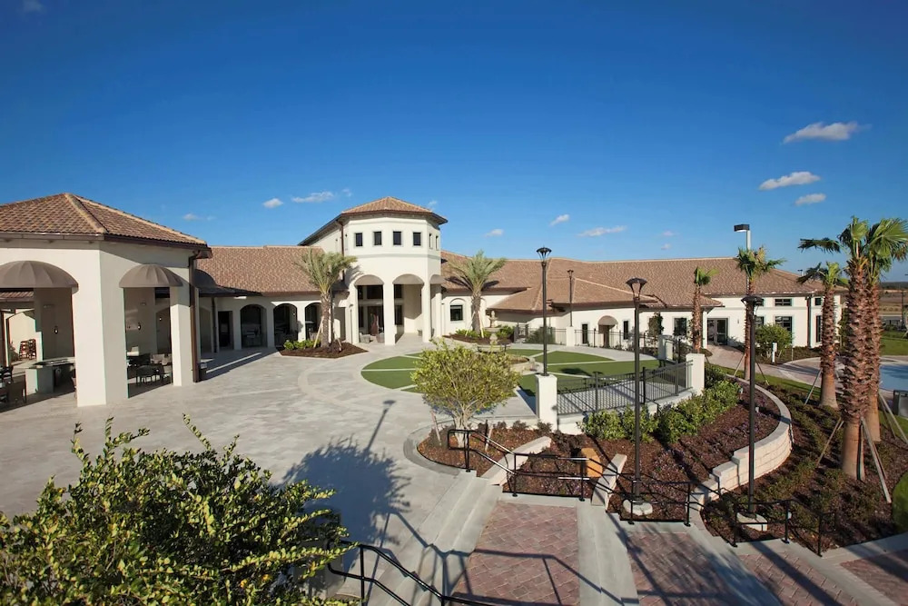 Spacious 5BR Home With Pool Near Disney