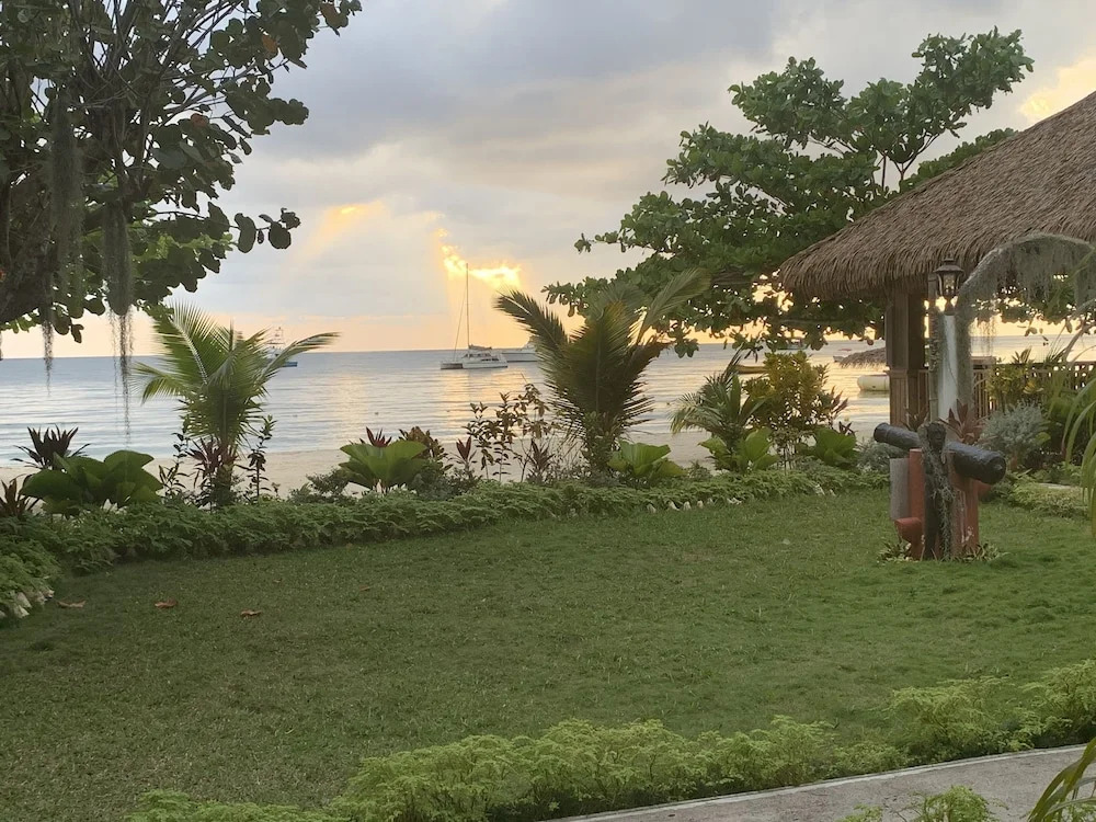 Comfy Stay in an Ocean Front Resort in Jamaica -Enjoy 7 Miles of White Sand Beach