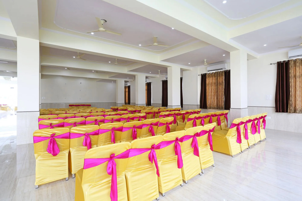 OYO 8425 Hotel Shiv Palace