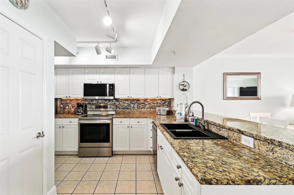 Emerald Beach 1830 - 2 Bedroom/2 Bath+Bunks 2 Condo by RedAwning
