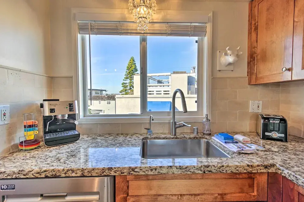 San Diego Hub w/ Bay Views - 1 Block to Beach!