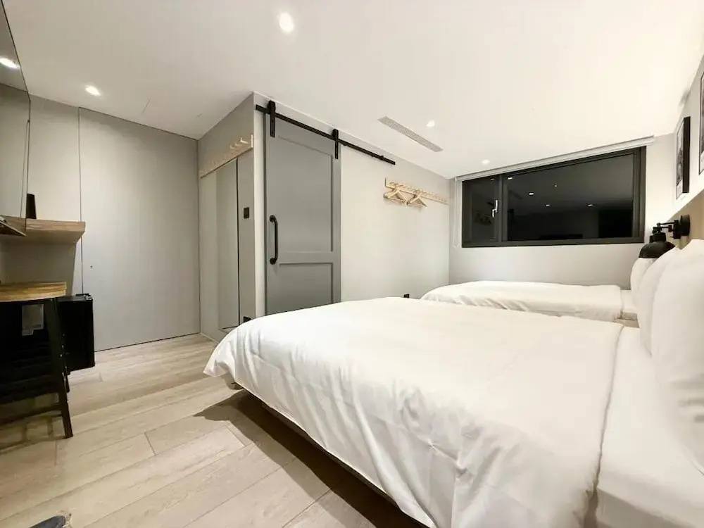 N2 Hotel