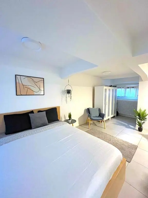 The Hidden Studio; Comfy & close to the Lake