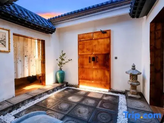 Changxiangshou Homestay (Hengdian Qingming Shanghe Tu)