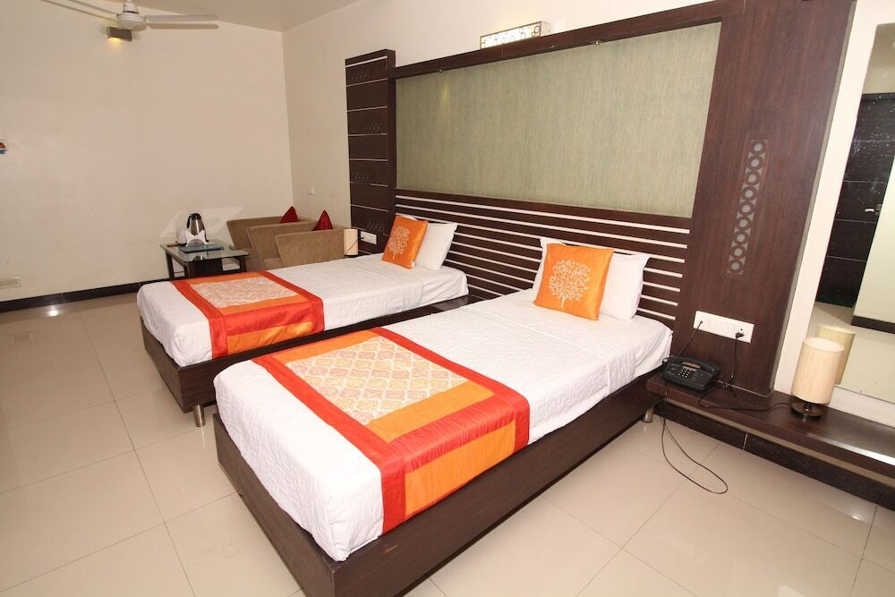 OYO 2811 Hotel Meera
