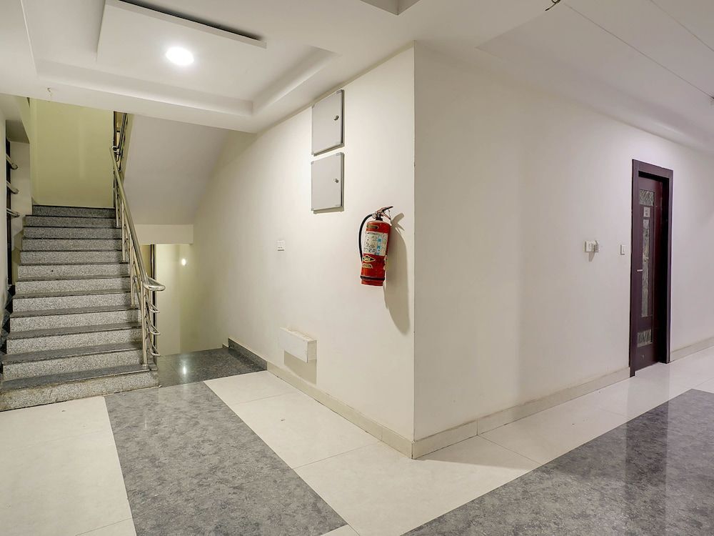 Capital O 49135 Sri Simran Park Hotel