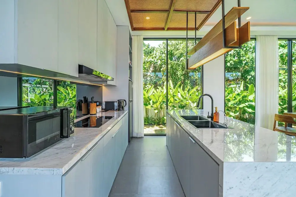 Bedawang, Exquisite Seminyak 4BR Villa with Huge Pool