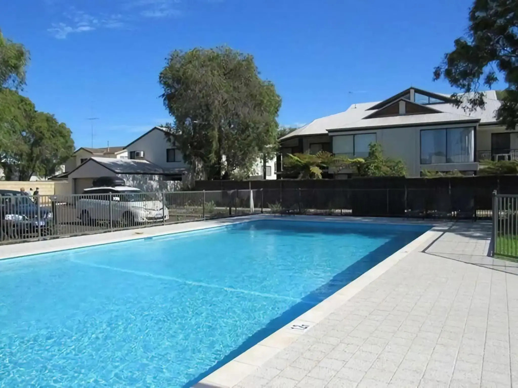 Sixteen at Cape View Escapes