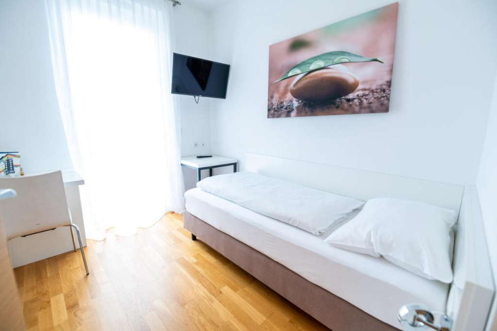 sHome Self-Check-in Hotel Graz
