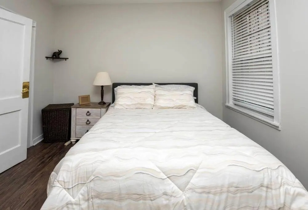 1-bedroom Luxe Oasis in the heart of Hyde Park, Perfect for healthcare workers!