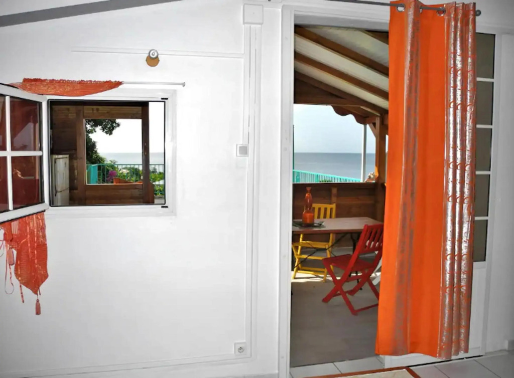 Bungalow d'une chambre avec vue sur la mer jardin clos et wifi a Deshaies