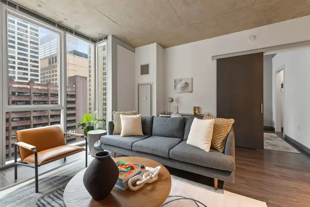 Group Home 3 Luxe Apts Spacious Central
